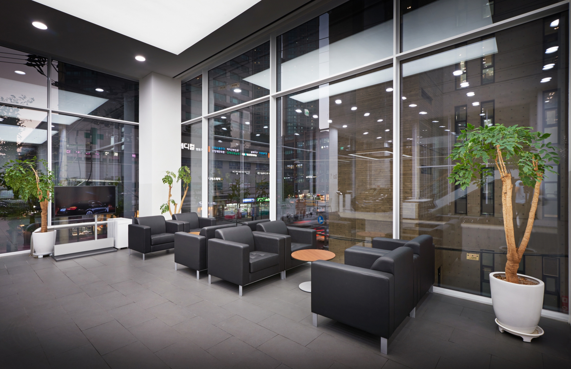 BMW Sales Interior (3).jpg